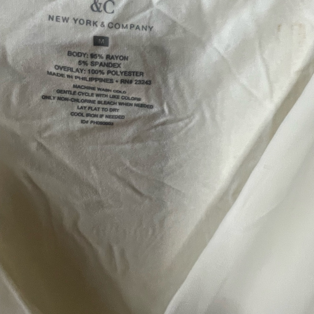NY&C sleeveless, sheer crossover, v neck size medium blouse - Picture 5 of 6
